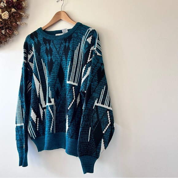 VINTAGE | Men’s Patterned Knit Crewneck Sweater - Picture 3 of 5